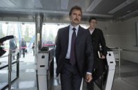 Попов обещает оставить прессу в киевском метро