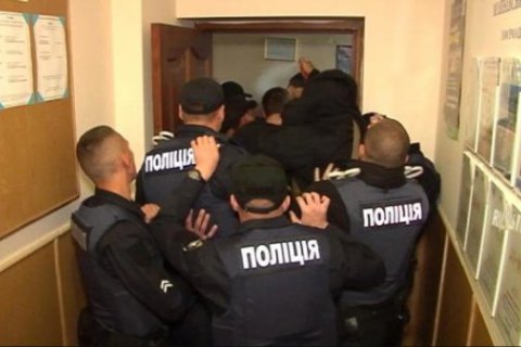 В Ровенской области местные жители подрались с полицией из-за закрытия гимназии