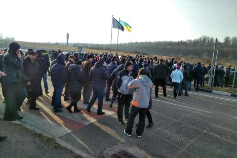 "Челноки" блокировали пункты пропуска на границе с Польшей
