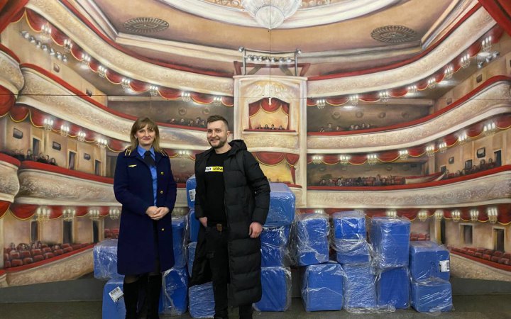 На шести станціях київського метро можна буде скористатись сидіннями на час повітряної тривоги