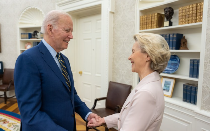 Урсула фон дер Ляєн подякувала Байдену, що США допомогли ЄС позбутися залежності від викопного палива з Росії