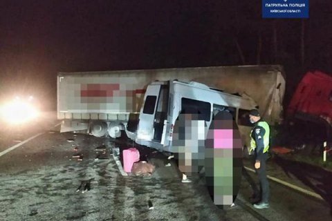 В аварии под Киевом погибли 5 человек, 20 травмированы