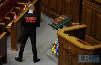 Яценюк пришел в Раду с камерой
