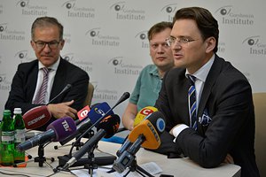 Россия навязывает параллели между Украиной и Сирией, - представитель МИД Украины