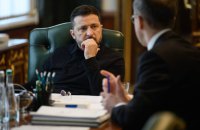 Зеленський після наради з прем’єром анонсував дворівневу систему оповіщень і зміни в роботі транспорту Києва 