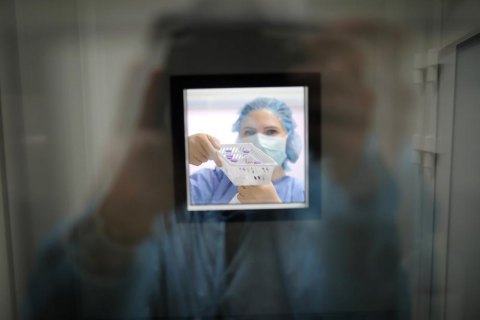 Pfizer заявила про 100%-ву ефективність своєї вакцини серед підлітків