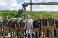 Порошенко передав у війська партію комплексів "Ай-Петрі СВ"