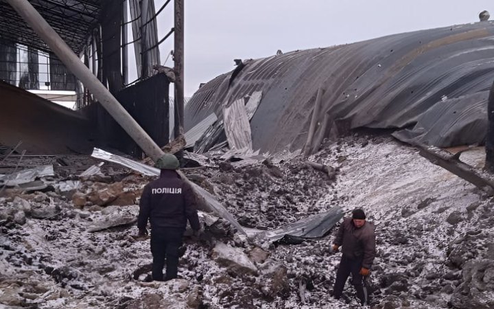 РФ вдарила авіабомбами по зерносховищу у Вовчанську на Харківщині