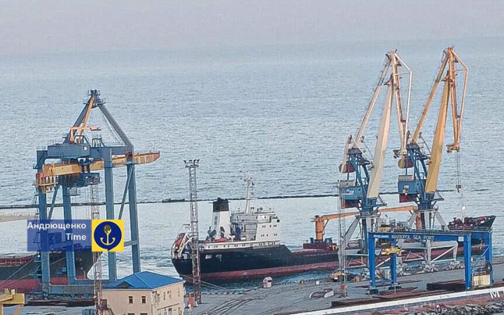 Спротив: росіяни вивезли ще 10 тонн зерна через Маріупольський порт
