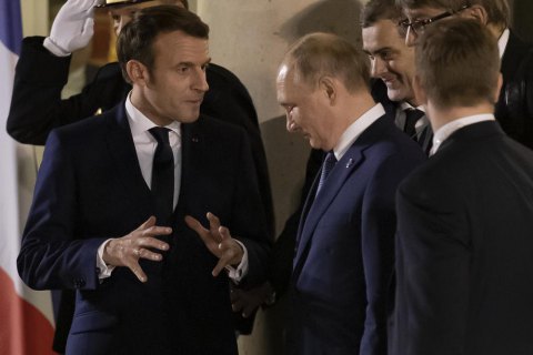 Путин в разговоре с Макроном обсудил Украину и снова упомянул о "правовом оформлении" особого статуса Донбасса