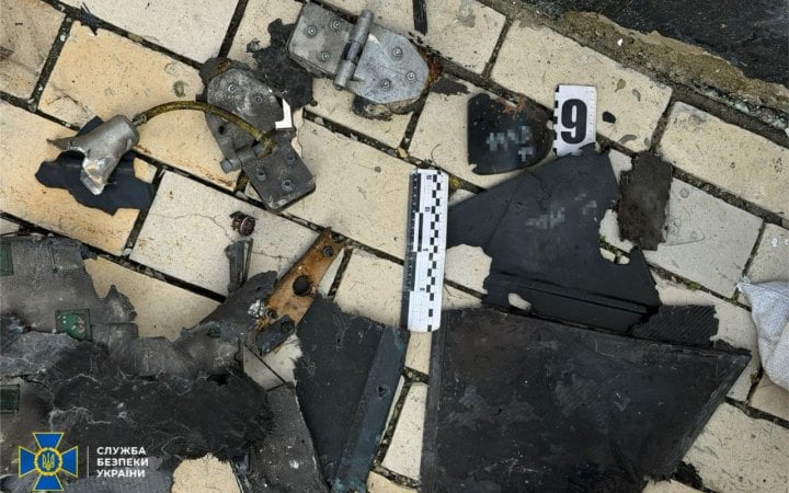 СБУ показала уламки “Герані”, яким росіяни вдарили по Києво-Печерській лаврі
