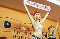 Народ Украины прощает политикам сексуальные скандалы, - FEMEN 