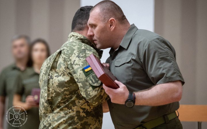 Малюк вручив співробітникам СБУ державні нагороди