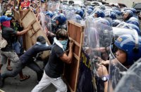 Против протестующих из-за приезда Трампа филиппинцев применили водометы