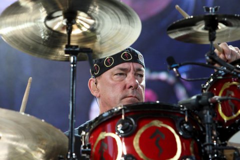 Умер культовый барабанщик группы Rush Нил Пирт