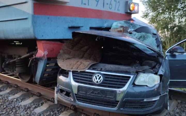 На Чернігівщині на залізничному переїзді сталась аварія із загиблими 