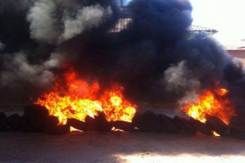 Националисты проводят акцию у здания консульства РФ во Львове