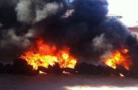 Националисты проводят акцию у здания консульства РФ во Львове