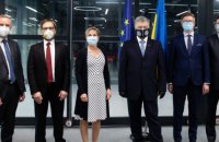 Порошенко зустрівся з послами Балтійських і Скандинавських країн в Україні