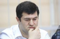 Нардеп Шахов облил водой Насирова в прямом эфире