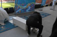 У Румунії трофей Євро-2020 упав у прямому ефірі разом з п'єдесталом і ледь не розбився