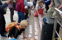 В Киеве митингуют против отсрочки обязательного дубляжа фильмов на украинский