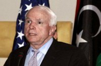 Маккейн призвал начать бомбардировки Сирии