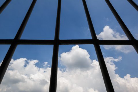 В России женщину осудили за убийство мужа, ударившего ее 51 раз