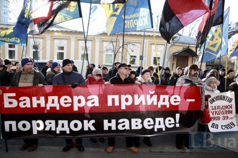 Львівська облрада закликала Зеленського вернути Бандері звання героя України