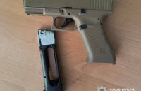 У Києві зауваження через перехід на червоне переросло у стрілянину
