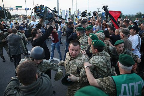 "Народный фронт" назвал происходящее на приграничном КПП "Шегини" уголовным преступлением