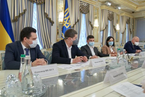 Зеленский попросил операторов ускорить расширение покрытия 4G