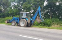 ​Патрульные остановили водителя экскаватора, у которого в крови было 2,16 промилле алкоголя и тряслись руки