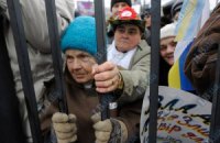 100 сторонников Тимошенко ждут начала суда
