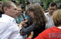 Татьяну Чорновол опять задержали в Межигорье