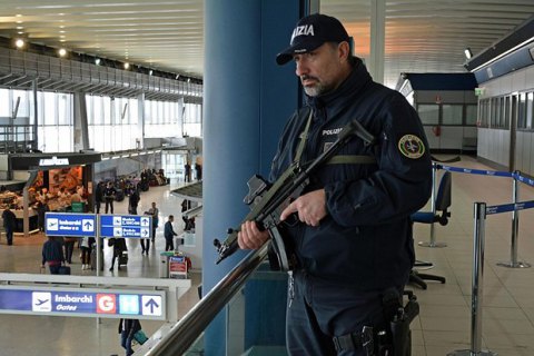 Итальянская армия изолирует город, где пройдет саммит "Большой семерки"