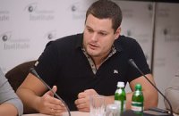 Ильенко и Мирошниченко летят в штаб-квартиру FIFA с портретом Бандеры