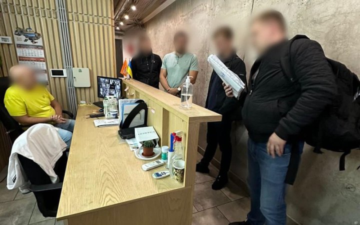 ​Правоохоронці проводять обшуки в КМДА, "Київавтодорі" та у підрядників у справі про обвал Дегтярівського мосту