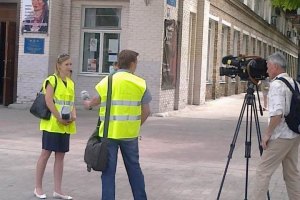 Хмельницких журналистов оденут в спецжилеты во время акции оппозиции