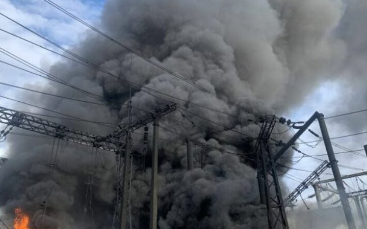 Міненерго: РФ атакувала енергоінфраструктуру України, частина Києва та 2 областей залишаються без світла