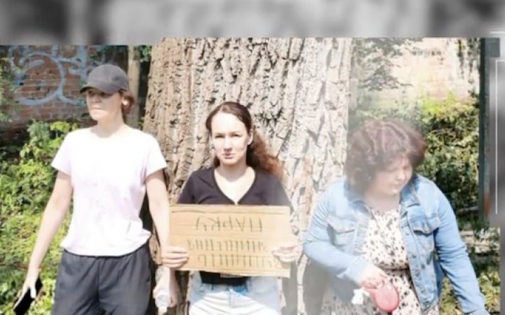 Вирубка столітніх дерев заради тепломережі на Теремках: поліція каже, що роботи законні