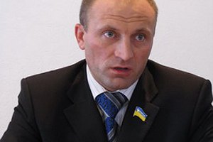 Главе черкасской "Батькивщины" под Апелляционным судом сломали ребро