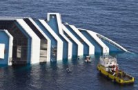 Costa Concordia извлекут из воды до конца 2012 года