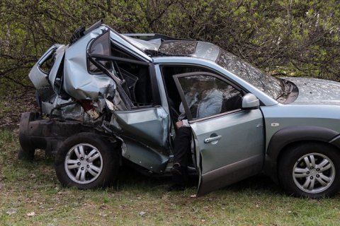 ​Под Киевом внедорожник протаранил два автомобиля и влетел в заправку