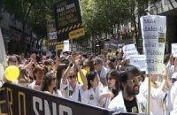Португальские медики вышли на массовые акции протестов