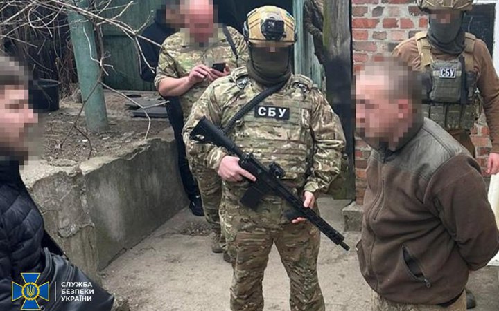 Військовий - контрактник коригував ракетно-дронові удари по Донеччині, - СБУ