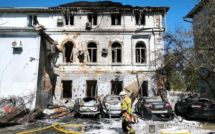 Росія атакувала дроном центр Чернігова. Пошкоджена будівля прокуратури