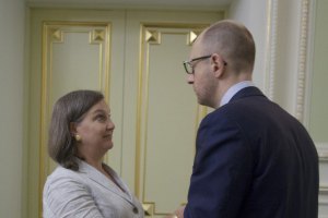 Яценюк провів пізню зустріч з Нуланд
