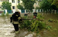 Из-за непогоды обесточены 745 населенных пунктов в шести областях