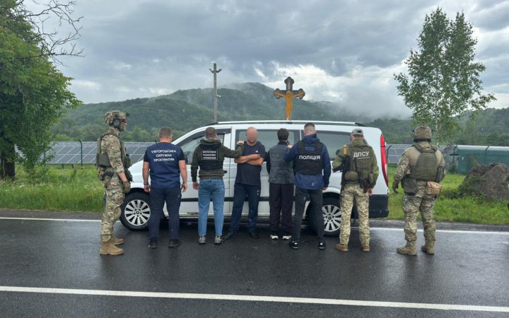 На Закарпатті власник готелю поселяв чоловіків, а потім допомагав їм незаконно перетинати кордон